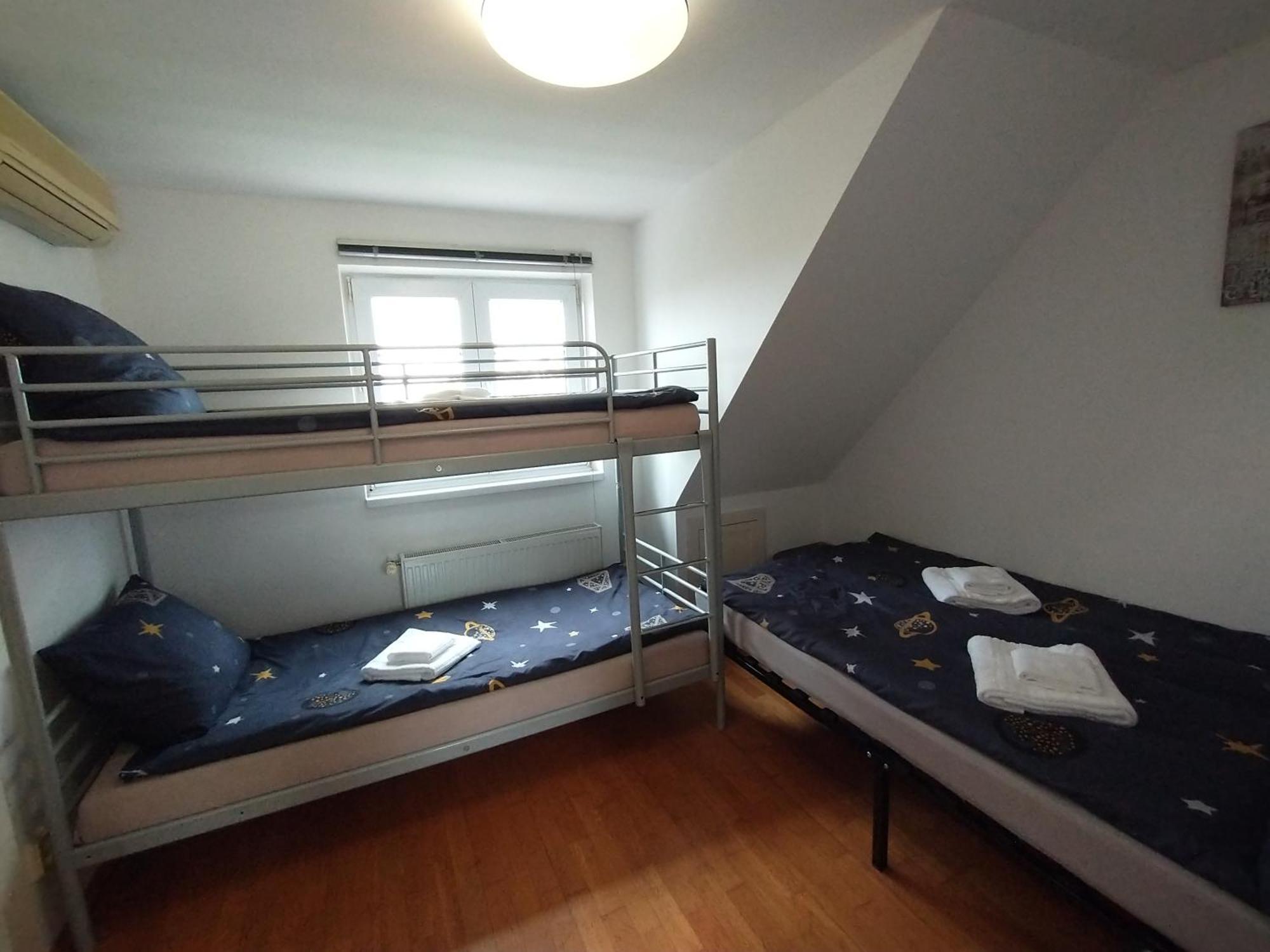 Appartamento Duplex With Garden Praga Esterno foto