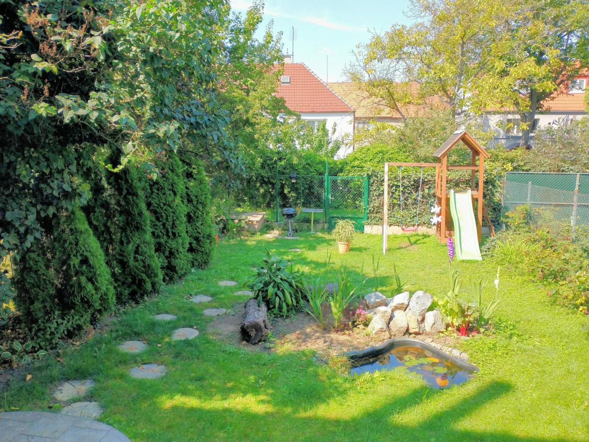 Appartamento Duplex With Garden Praga Esterno foto