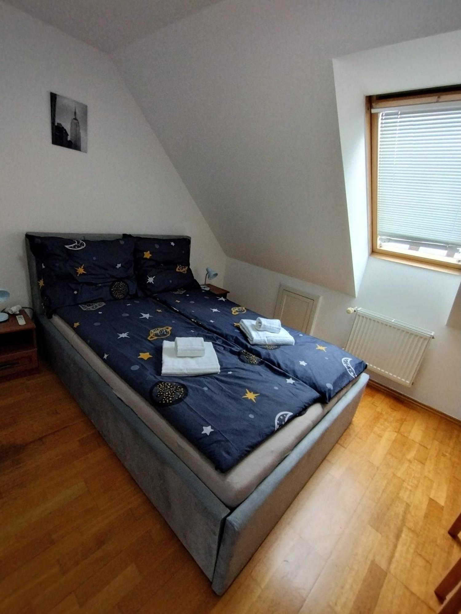 Appartamento Duplex With Garden Praga Esterno foto