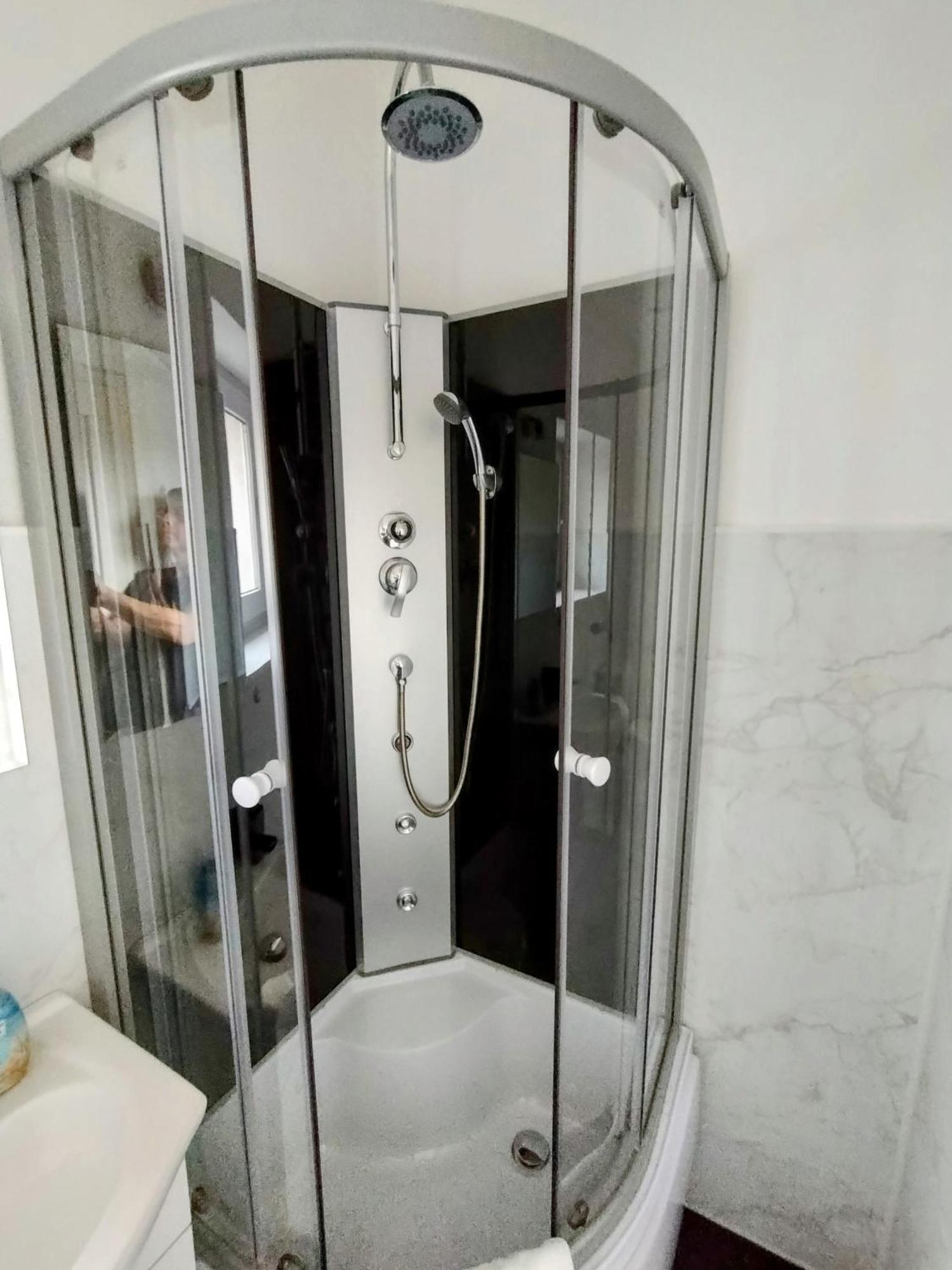 Appartamento Duplex With Garden Praga Esterno foto